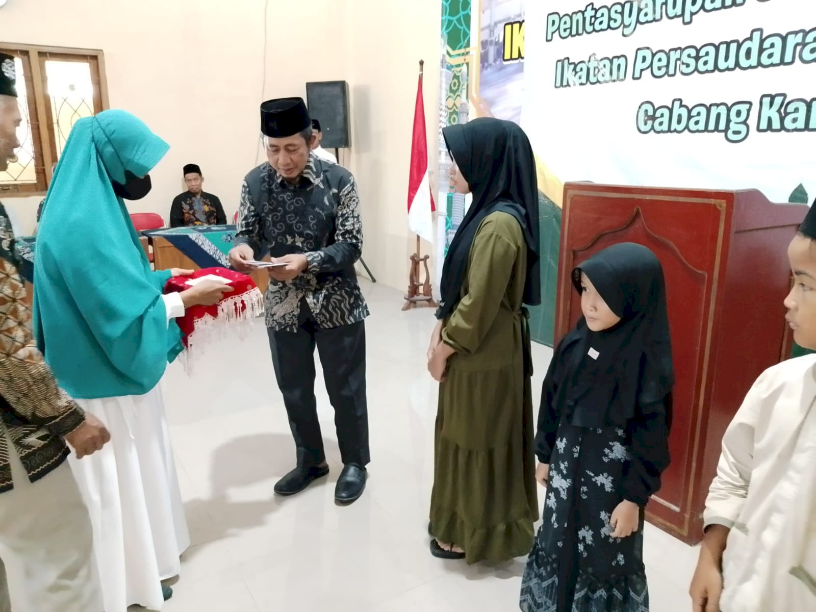 PESAN CAMAT  PADA ACARA PENTASARUFAN SANTUNAN  BAGI ANAK YATIM PIATU DARI IPHI KARANGDOWO