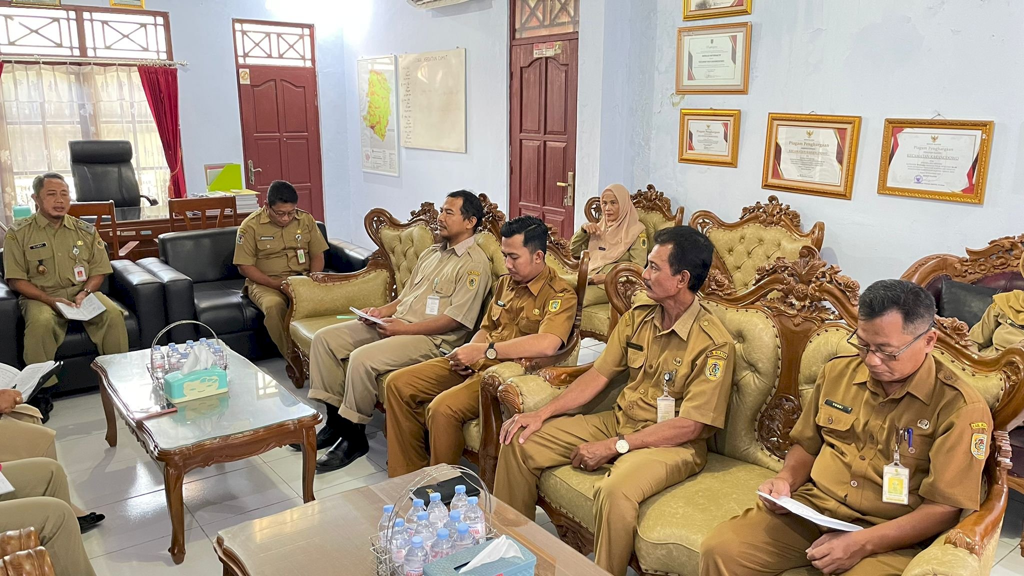 CAMAT KARANGDOWO PIMPIN RAPAT INTERNAL  EVALUASI KINERJA BULANAN JADI FOKUS UTAMA