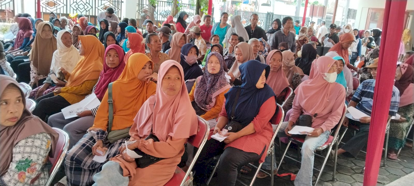 PASAR MURAH KARANGDOWO KURANG DARI 4 JAM 1200 PAKET SEMBAKO SUDAH HABIS