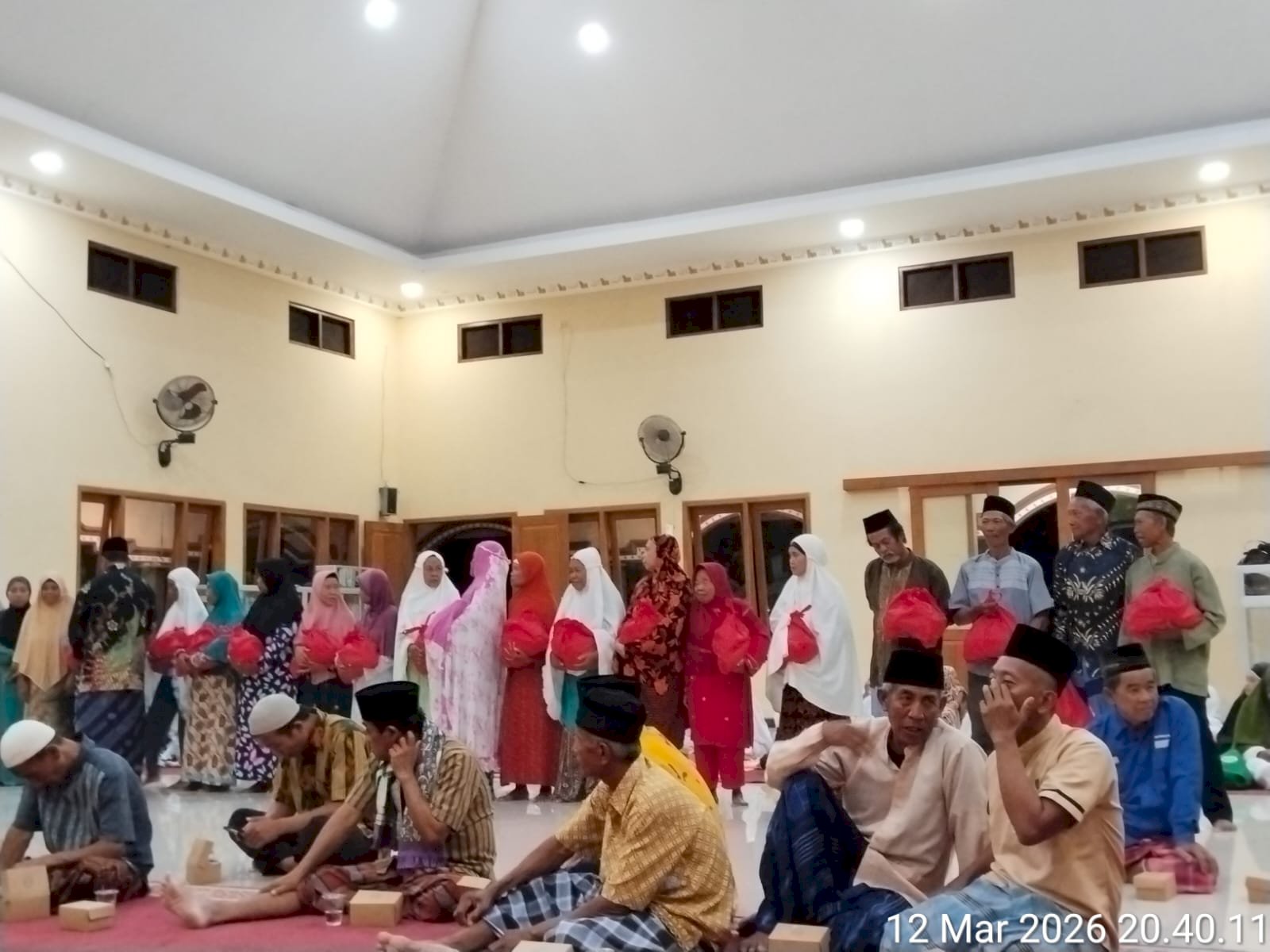 “ KARANGDOWO KOMPAK “ CAMAT AJAK BERBAGAI UNSUR ORGANISASI DAN MASYARAKAT  TARAWIH DI MASJID JAMI’ ABU NASEER KUPANG