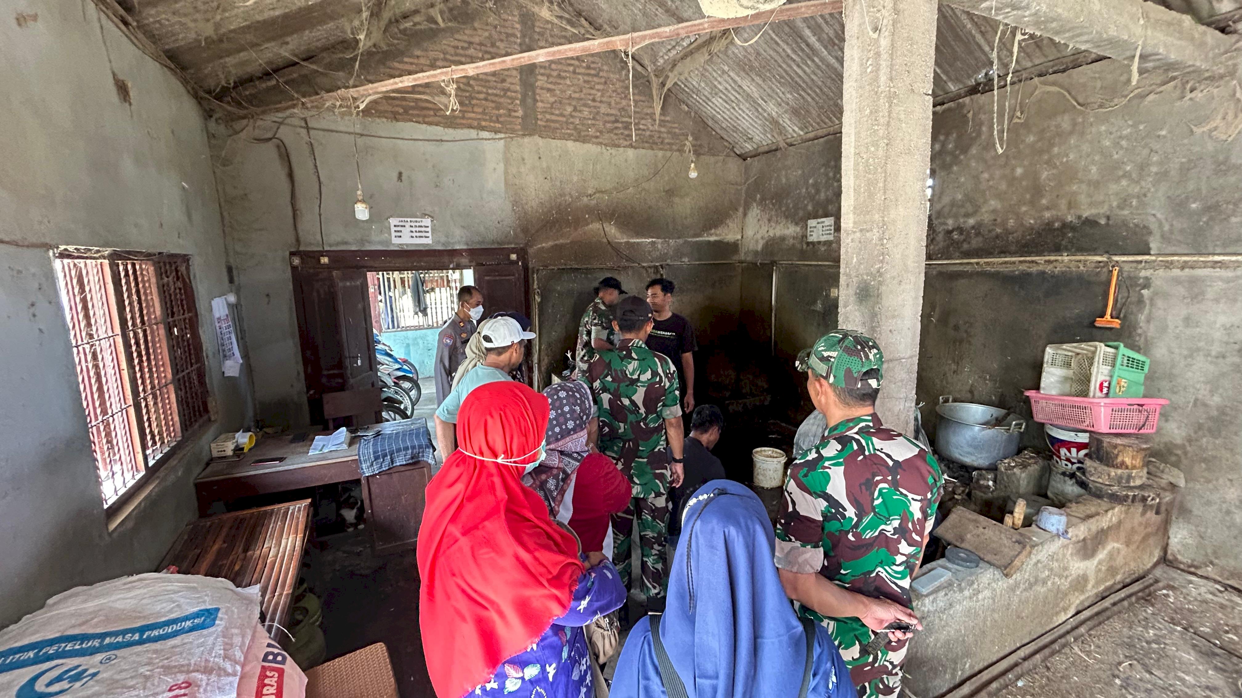 SIDAK PASAR HINGGA RPH TIM KECAMATAN KARANGDOWO PASTIKAN KUALITAS AMAN UNTUK KONSUMSI