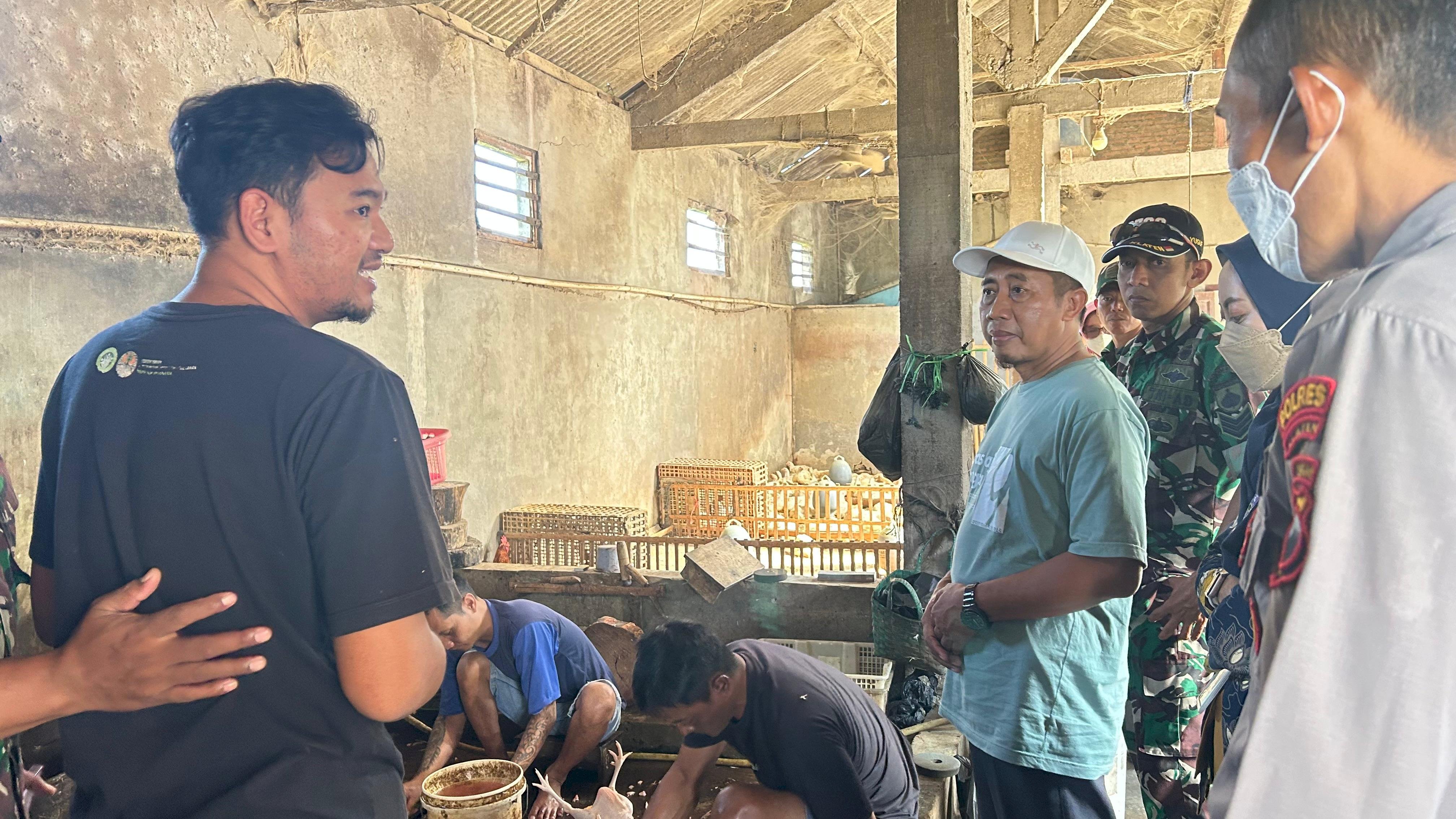 SIDAK PASAR HINGGA RPH TIM KECAMATAN KARANGDOWO PASTIKAN KUALITAS AMAN UNTUK KONSUMSI