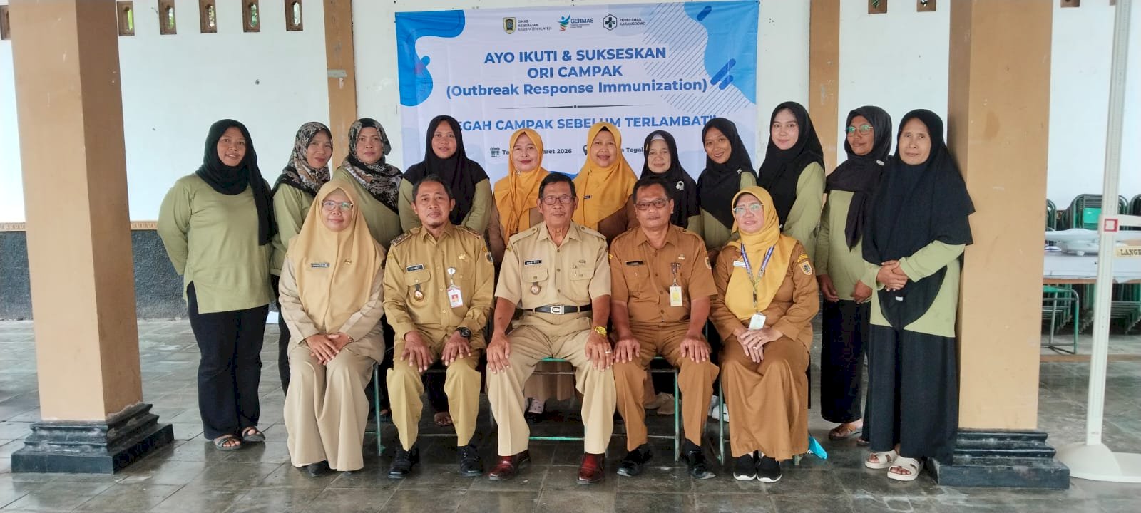 CAMAT PANTAU LANGSUNG PELAKSANAAN IMUNISASI ORI CAMPAK DI DESA TEGALAMPEL