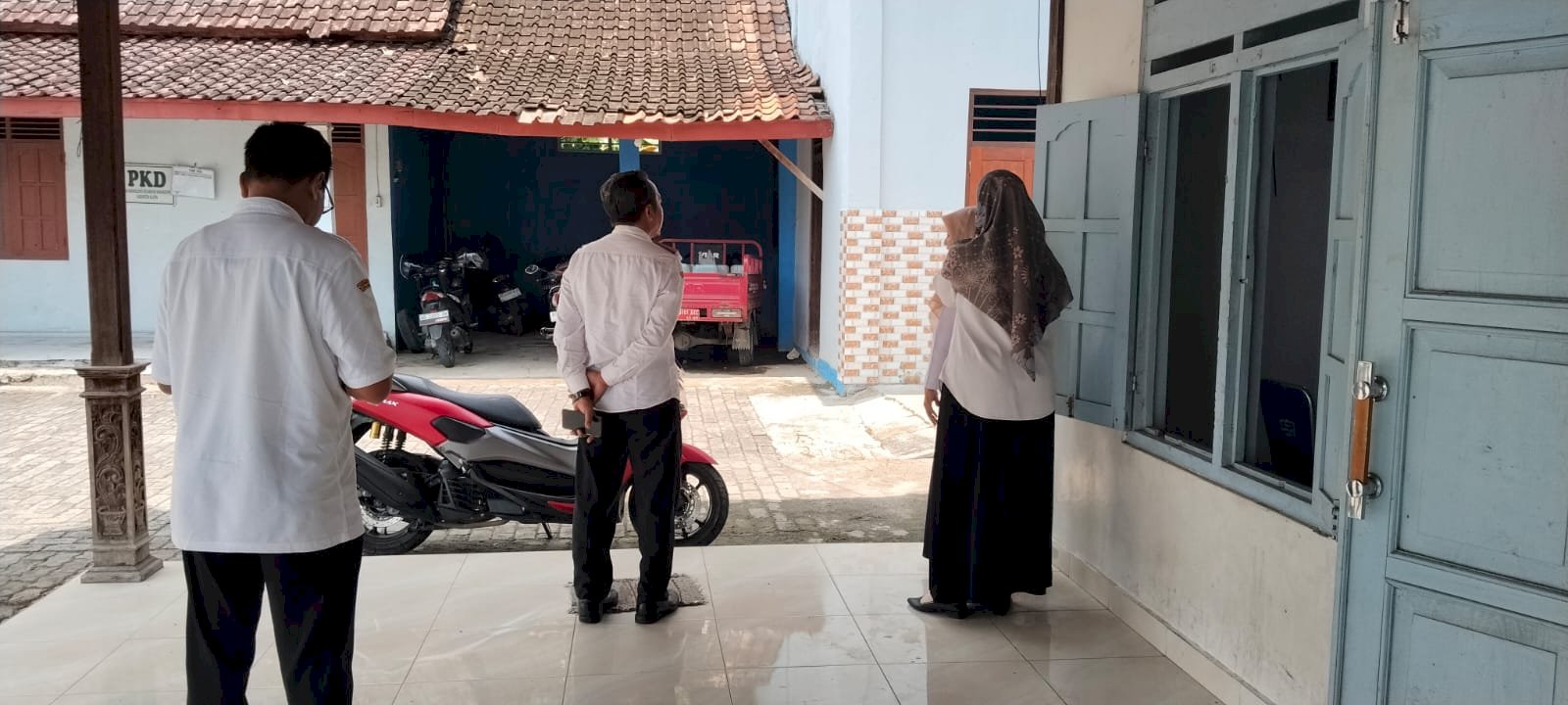 CAMAT KARANGDOWO ADAKAN SILATURAHMI  SEKALIGUS  PEMBINAAN ADMINISTRASI  KE DESA TAMBAK