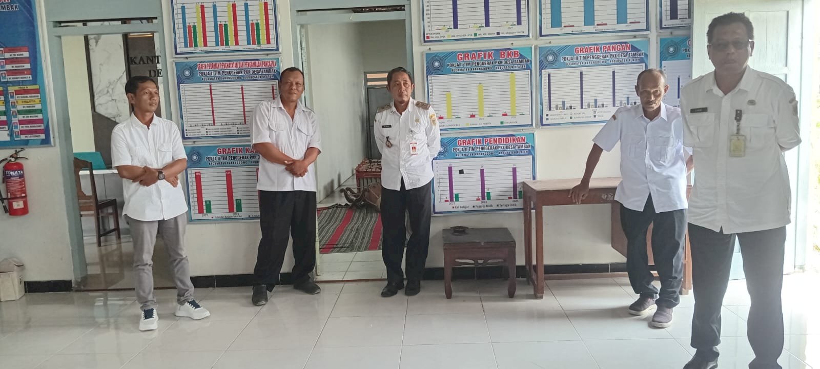 CAMAT KARANGDOWO ADAKAN SILATURAHMI  SEKALIGUS  PEMBINAAN ADMINISTRASI  KE DESA TAMBAK