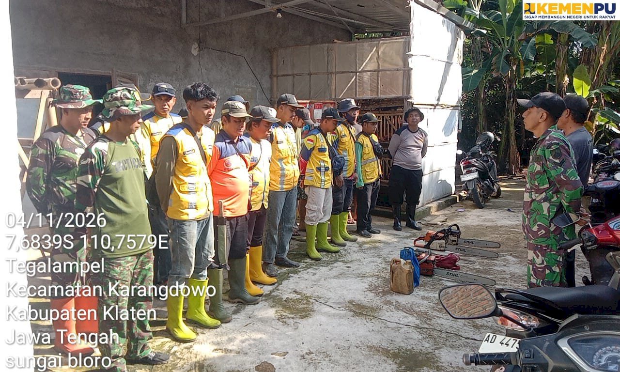 Puting Beliung dan Banjir Landa Karangdowo Relawan dan Aparat Bergerak Cepat Lakukan Penanganan