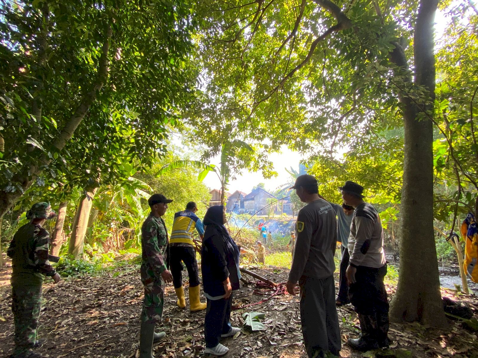 Puting Beliung dan Banjir Landa Karangdowo Relawan dan Aparat Bergerak Cepat Lakukan Penanganan