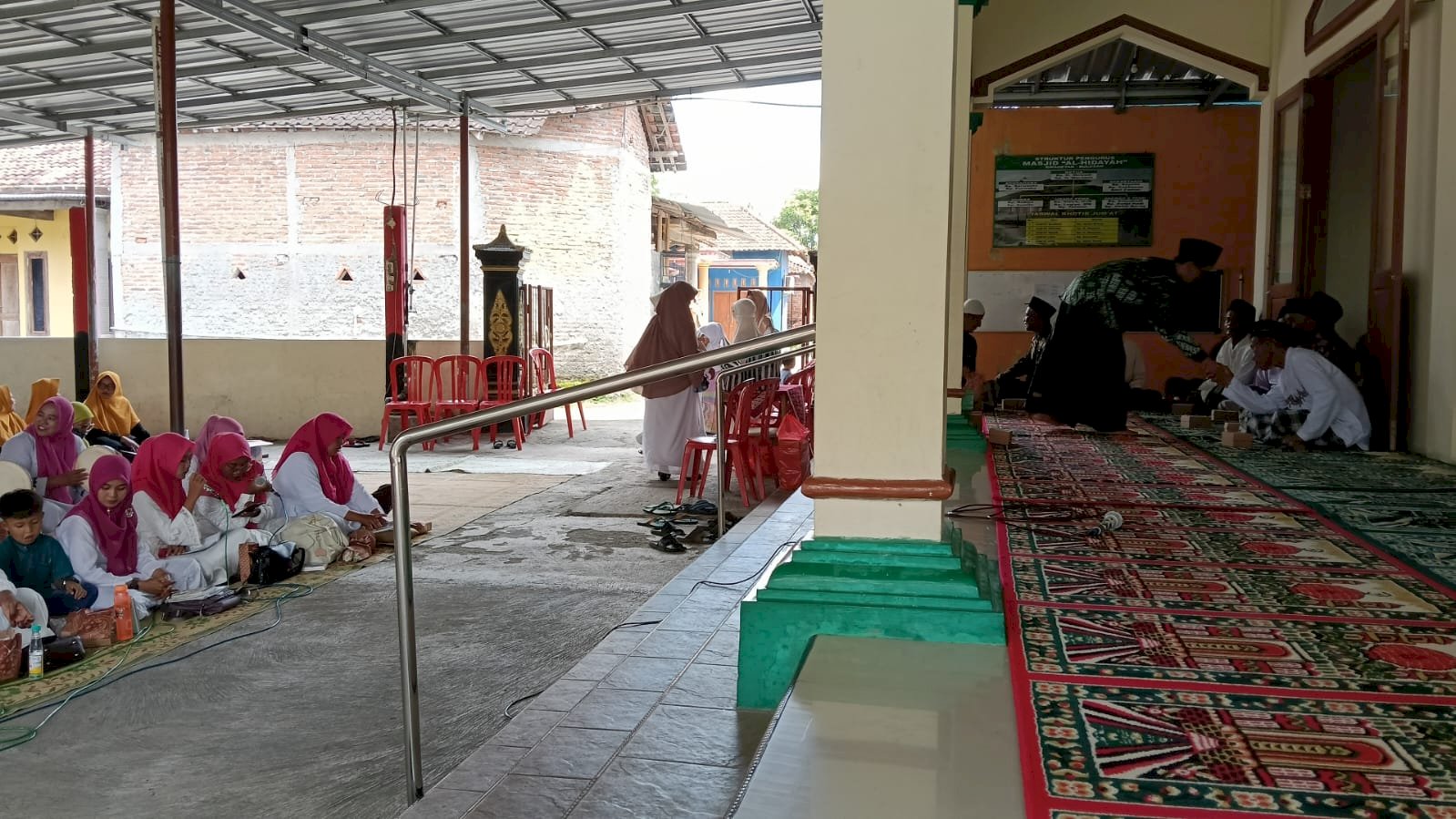 JALIN SILATURAHMI ULAMA DAN UMARO KELUARGA BESAR NAHDATUL ULAMA  KARANGDOWO ADAKAN HALAL BIHALAL