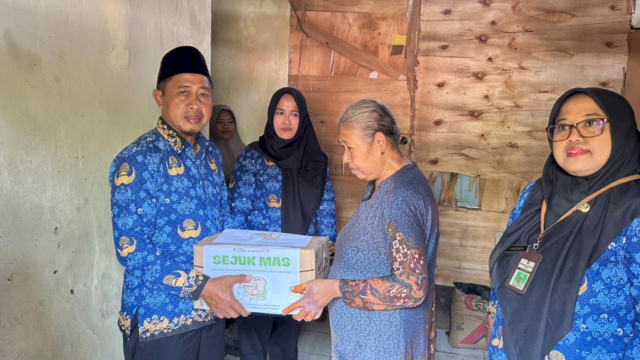 ‘ SEJUK MAS ‘  KECAMATAN KARANGDOWO SALURKAN SEDEKAH SEMBAKO UNTUK MASYARAKAT