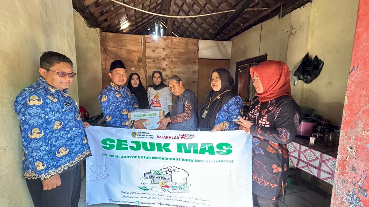 ‘ SEJUK MAS ‘  KECAMATAN KARANGDOWO SALURKAN SEDEKAH SEMBAKO UNTUK MASYARAKAT