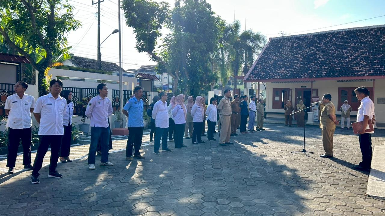 KECAMATAN KARANGDOWO BANGUN KEDISIPLINAN DENGAN KEGIATAN APEL PAGI