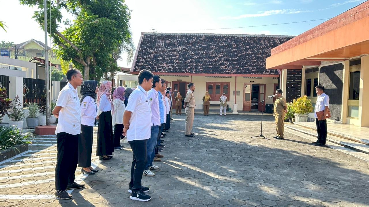 KECAMATAN KARANGDOWO BANGUN KEDISIPLINAN DENGAN KEGIATAN APEL PAGI