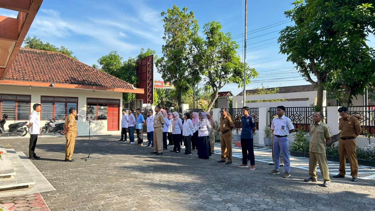 KECAMATAN KARANGDOWO BANGUN KEDISIPLINAN DENGAN KEGIATAN APEL PAGI