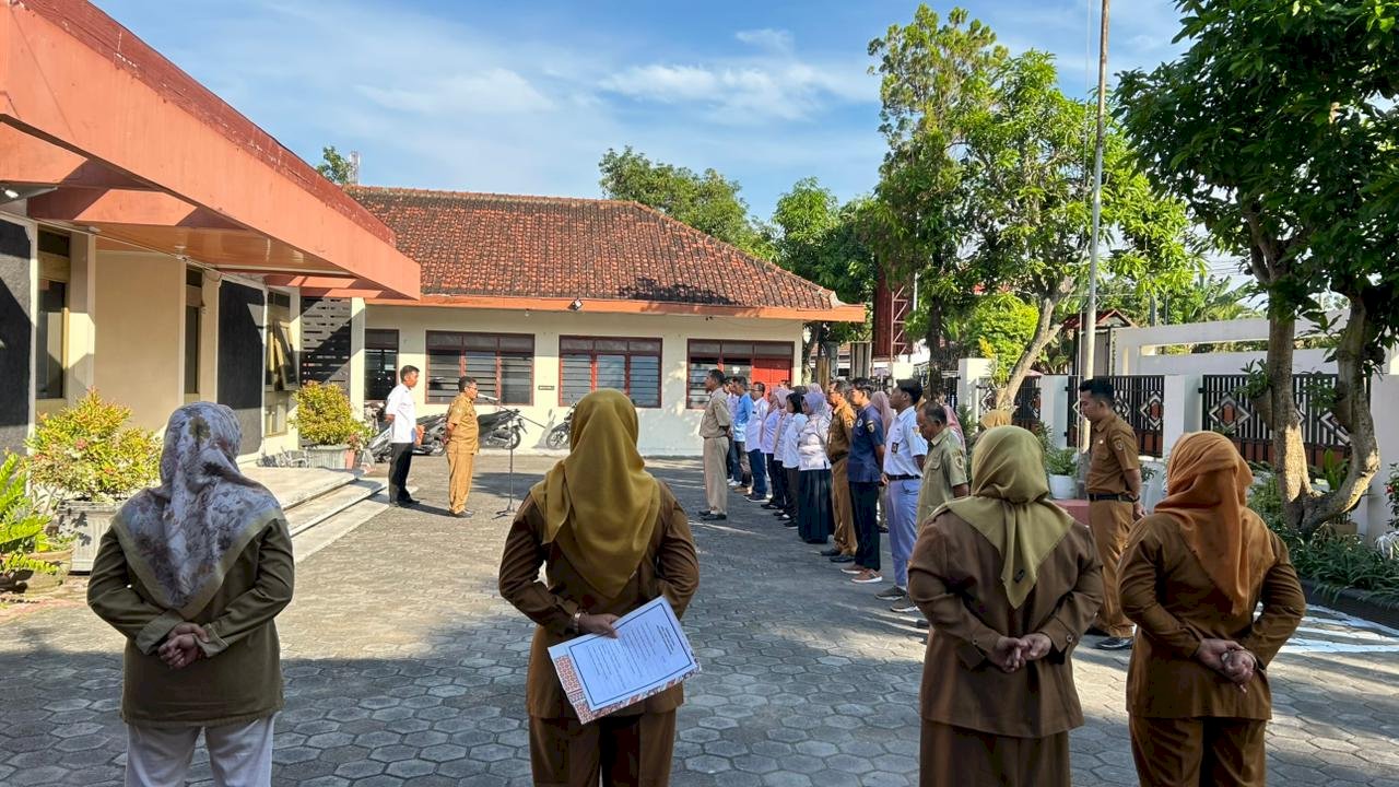KECAMATAN KARANGDOWO BANGUN KEDISIPLINAN DENGAN KEGIATAN APEL PAGI