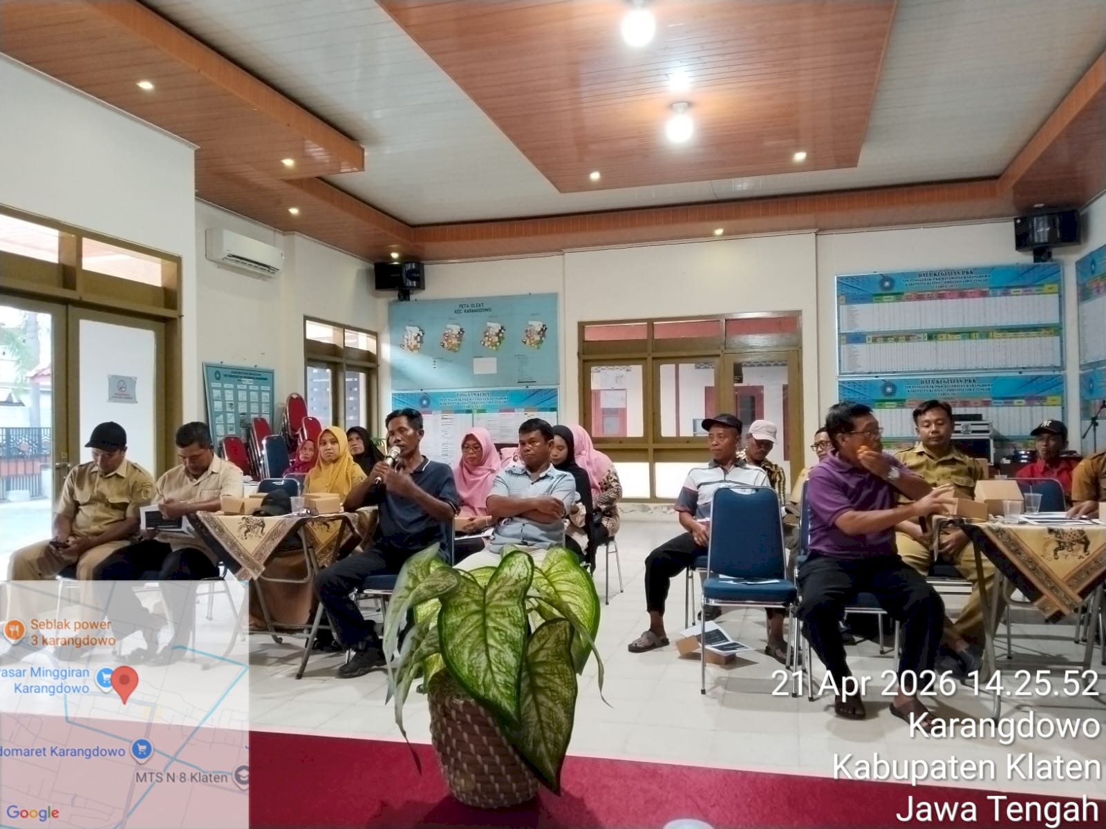 PESERTA ANTUSIAS MENGIKUTI SOSIALISASI TENTANG BPD DI KECAMATAN KARANGDOWO