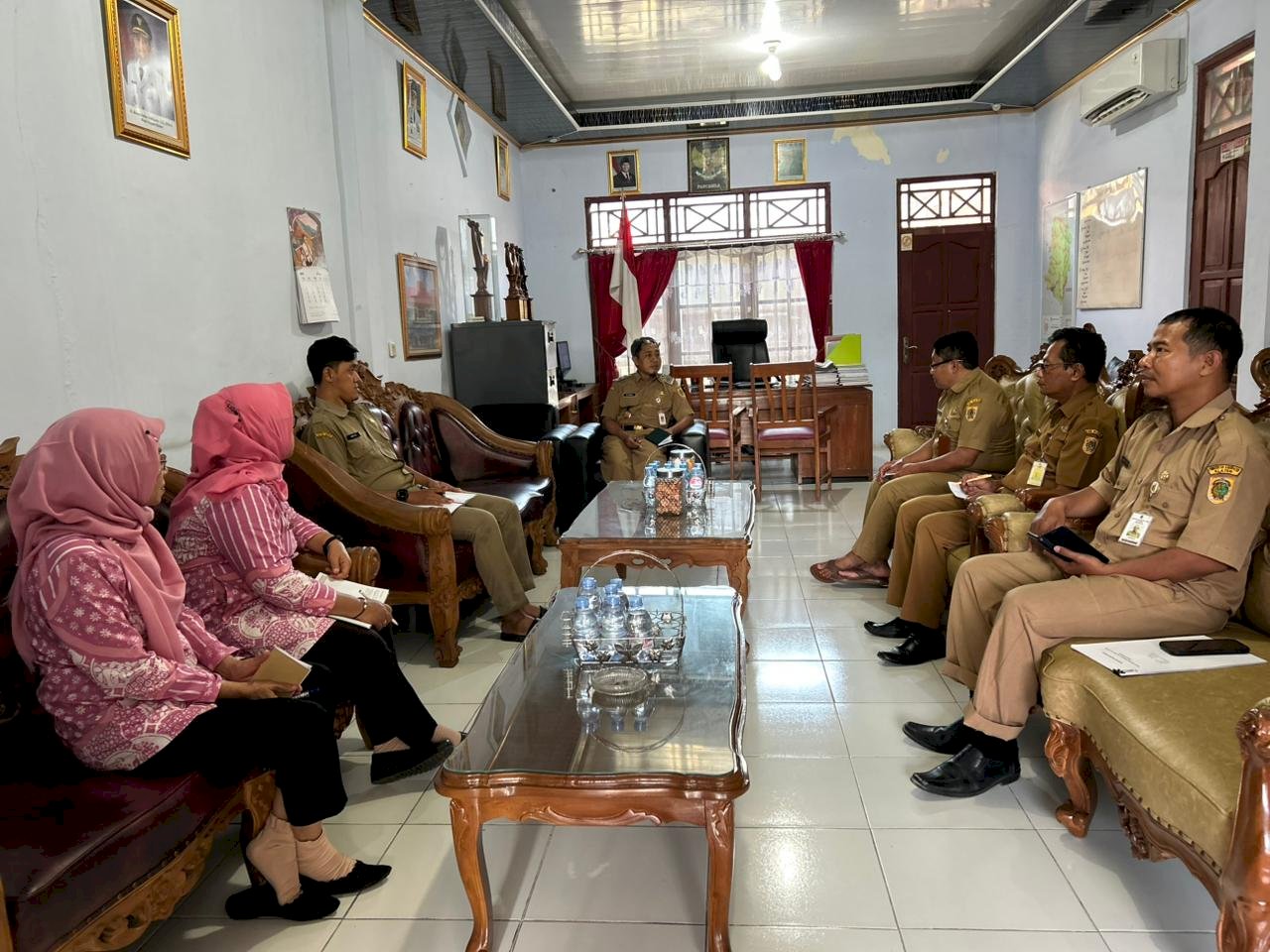 CAMAT PIMPIN RAKOR INTERNAL MEMBAHAS  PENTINGNYA ADMINISTRASI  KEUANGAN 