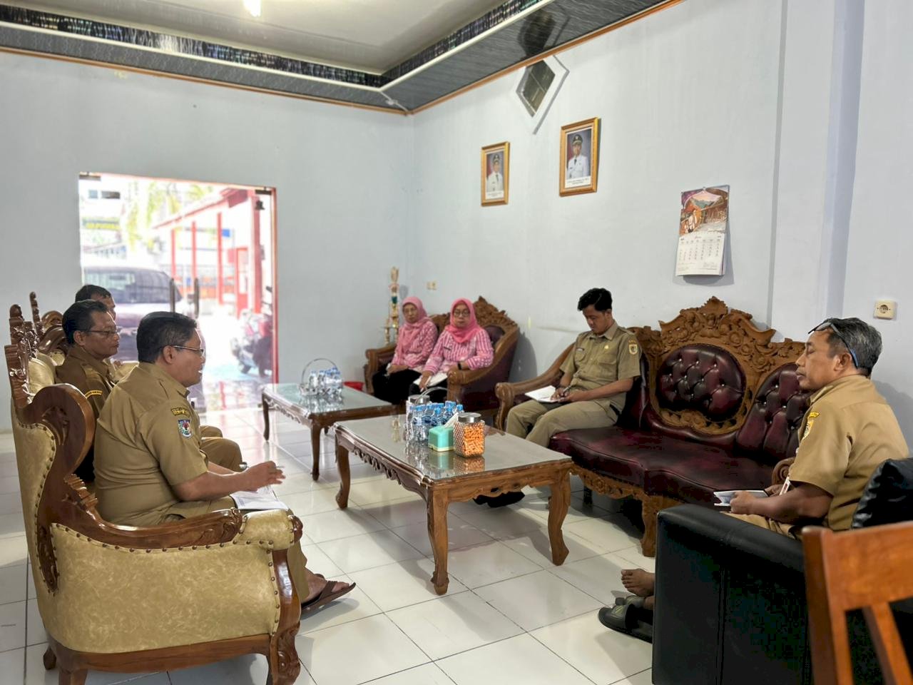 CAMAT PIMPIN RAKOR INTERNAL MEMBAHAS  PENTINGNYA ADMINISTRASI  KEUANGAN 