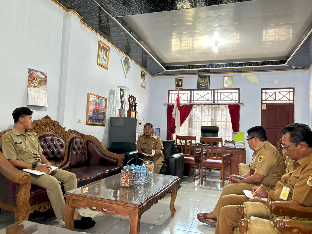 CAMAT PIMPIN RAKOR INTERNAL MEMBAHAS  PENTINGNYA ADMINISTRASI  KEUANGAN 