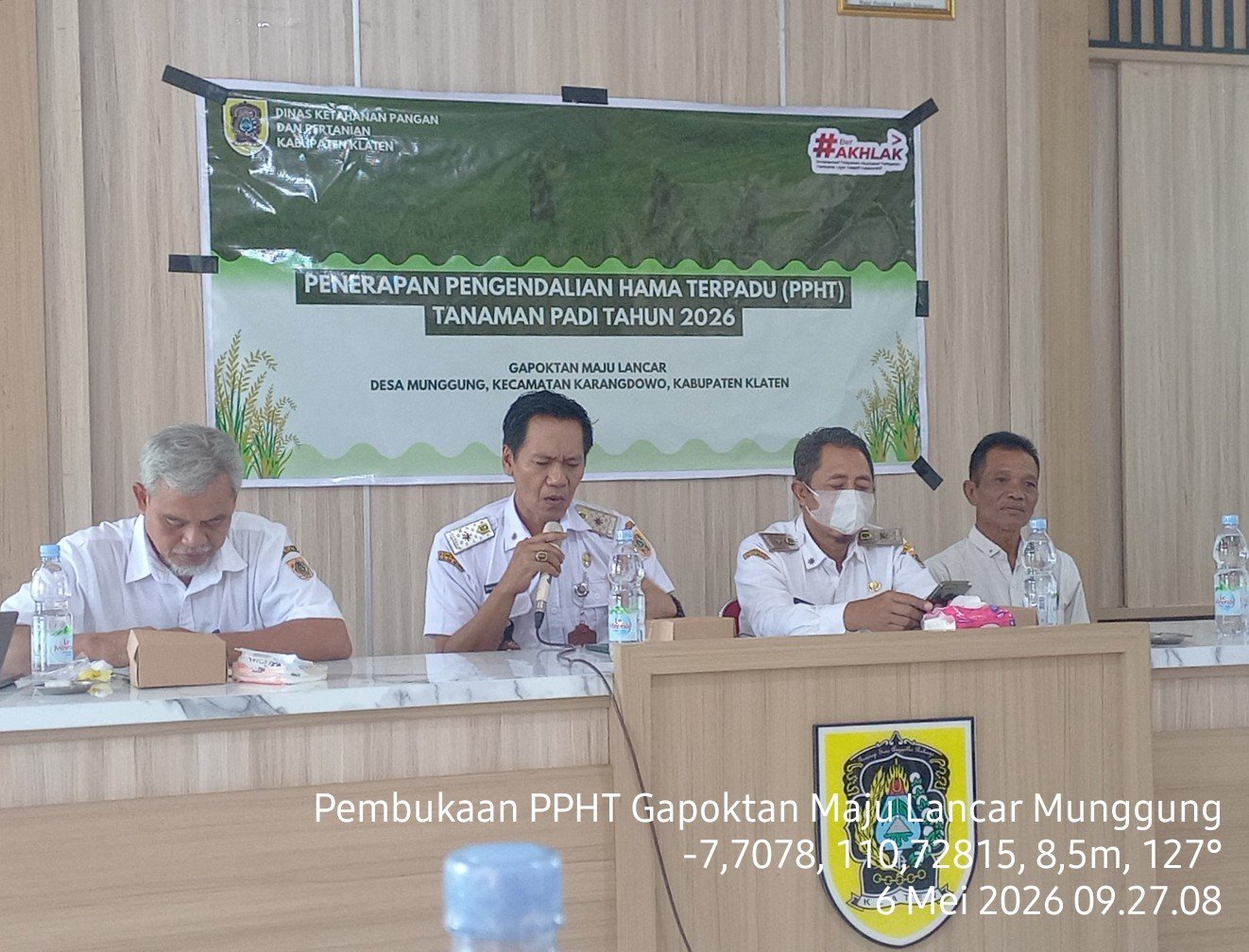 CAMAT MENDUKUNG  PENERAPAN PENGENDALIAN HAMA TERPADU ( PPHT) TANAMAN PADI DESA MUNGGUNG KARANGDOWO
