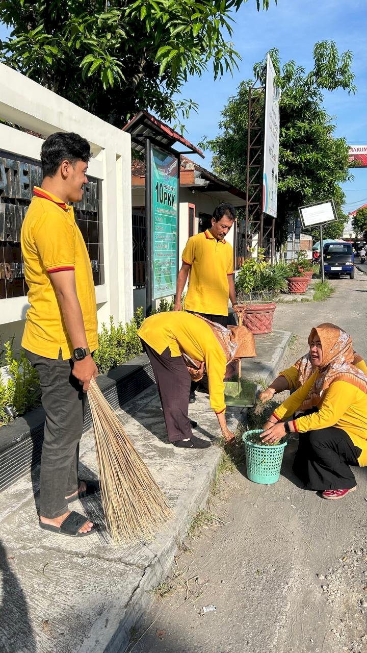 DUKUNG INDONESIA ASRI KECAMATAN KARANGDOWO ADAKAN GERAKAN  JUMAT BERSIH DAN PILAH PILIH SAMPAH
