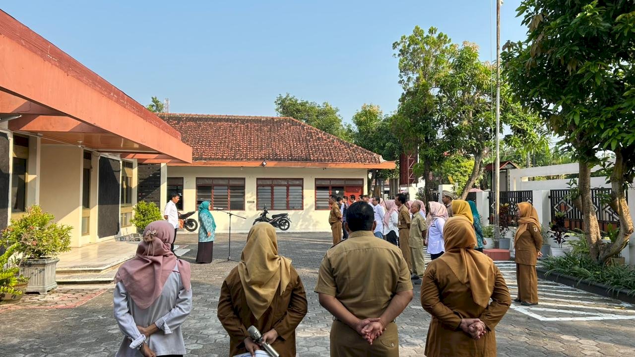 KECAMATAN KARANGDOWO TINGKATKAN INTEGRITAS DAN KERJASAMA MELALUI APEL PAGI