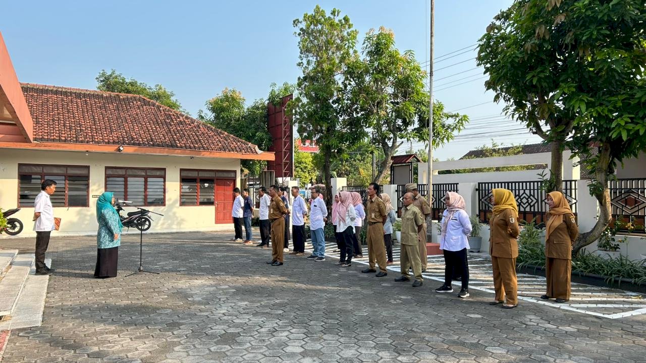 KECAMATAN KARANGDOWO TINGKATKAN INTEGRITAS DAN KERJASAMA MELALUI APEL PAGI