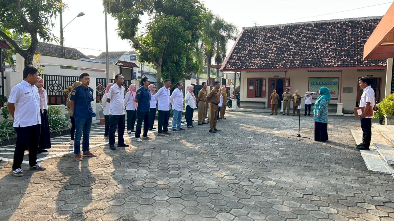 KECAMATAN KARANGDOWO TINGKATKAN INTEGRITAS DAN KERJASAMA MELALUI APEL PAGI