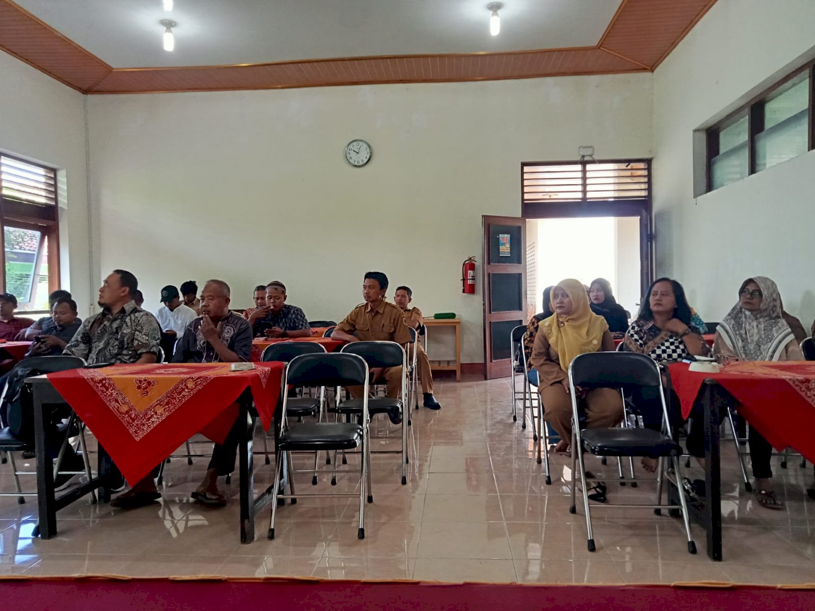 CAMAT DAN  PUSKESMAS SOSIALISASIKAN PENCEGAHAN DEMAM BERDARAH ( DB ) DI DESA KARANGTALUN