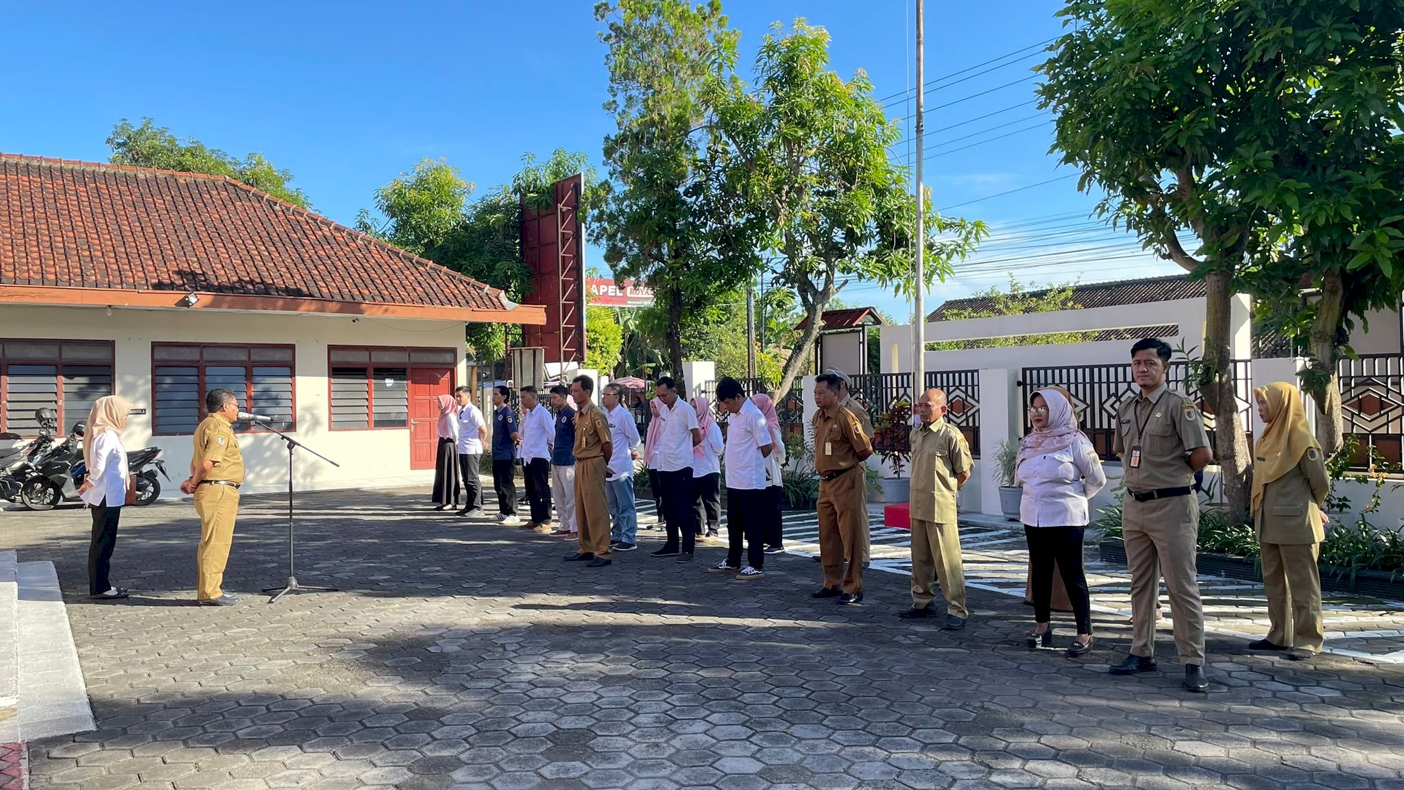KECAMATAN KARANGDOWO TINGKATKAN INTEGRITAS DAN KERJASAMA MELALUI APEL PAGI