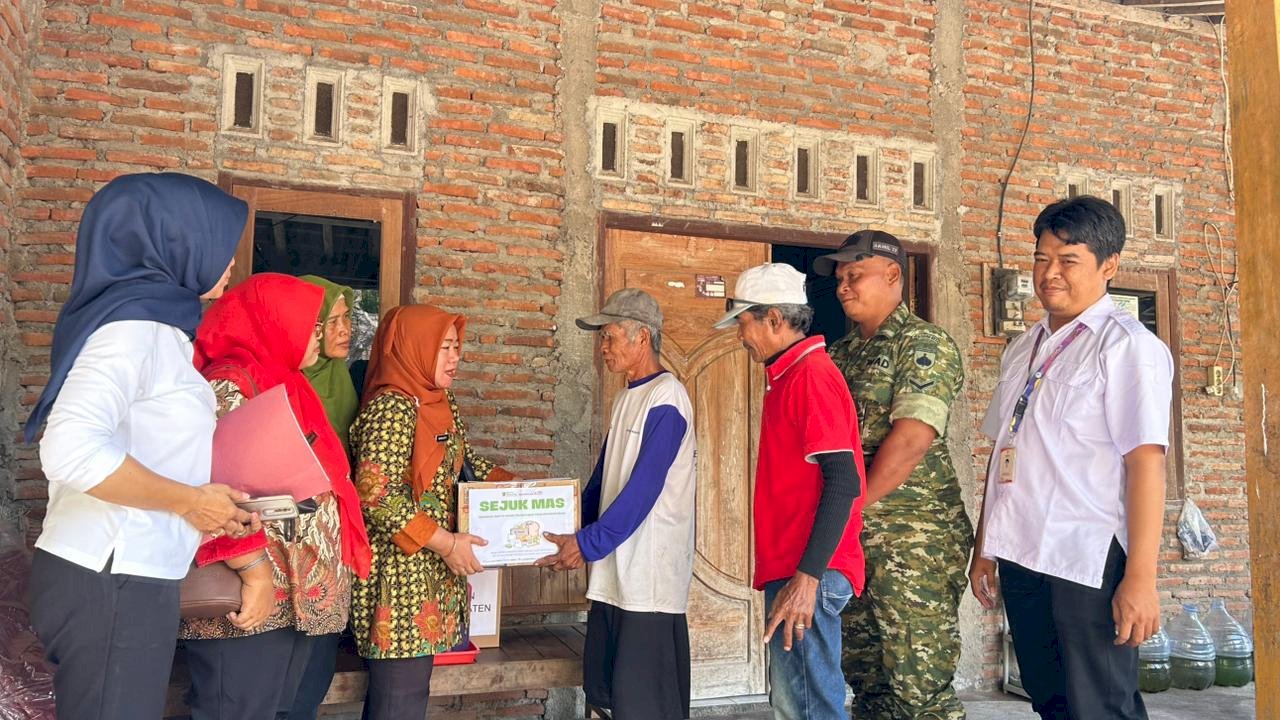 SEJUK MAS ( Sedekah Jum’at Untuk Masyarakat ) KECAMATAN KARANGDOWO BERBAGI  PADA MASYARAKAT