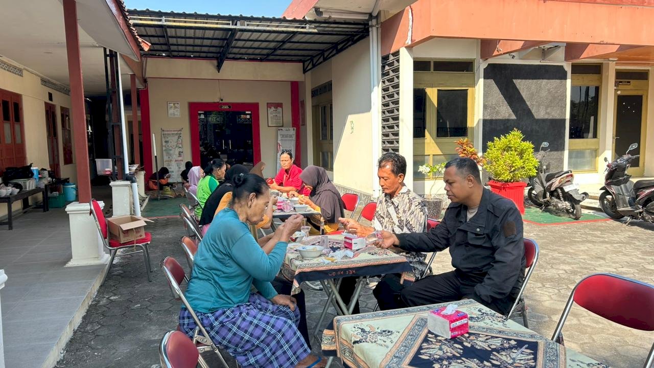 “ SABAR MAS “ CARA UNIK SERAP ASPIRASI CAMAT KARANGDOWO AJAK SARAPAN BARENG MASYARAKAT