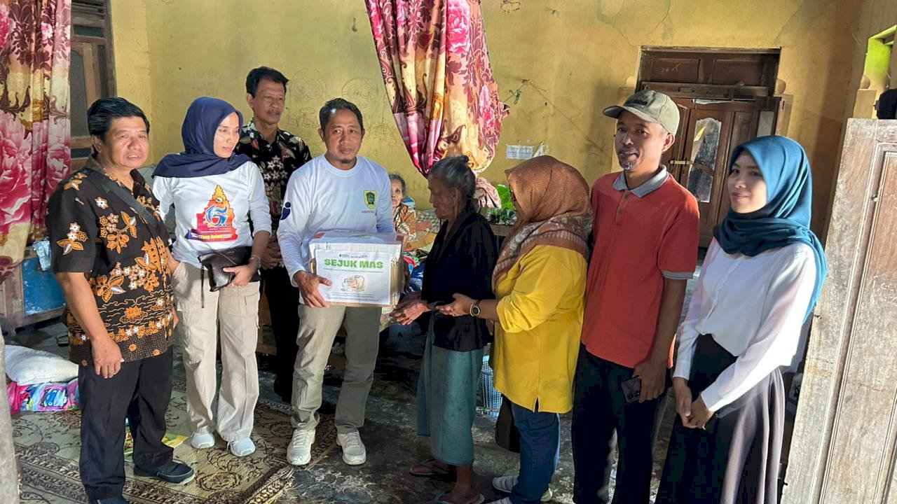"SEJUK MAS " KECAMATAN KARANGDOWO BERBAGI SEDEKAH JUM'AT UNTUK MASYARAKAT
