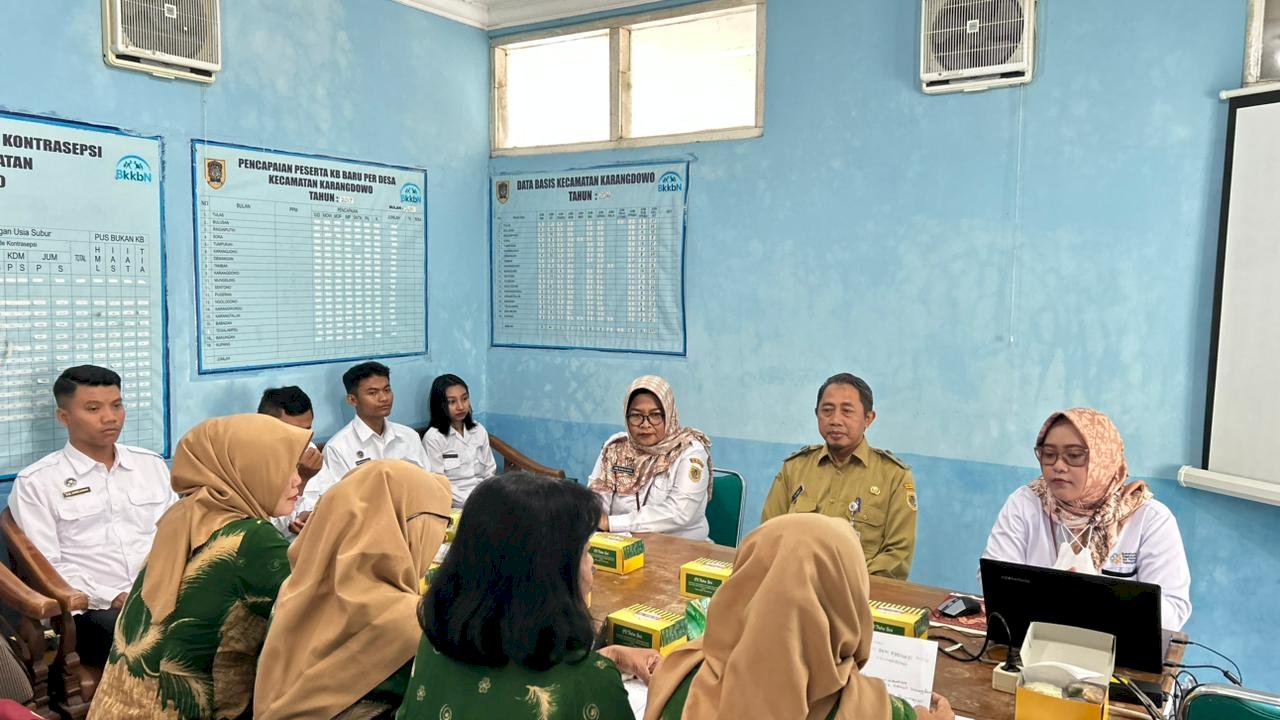 CAMAT KOORDINASI DAN EVALUASI PEMBERIAN MBG PADA B-3 di WILAYAH KARANGDOWO