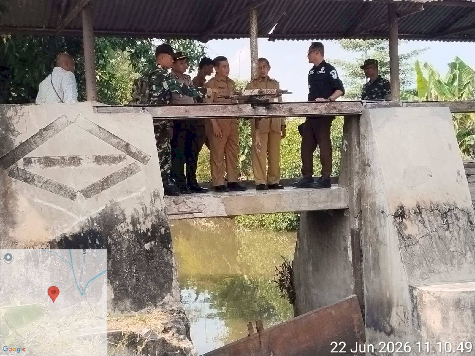 ANTISIPASI BANJIR CAMAT BESERTA FORKOMPIMCAM CEK BENDUNGAN AIR
