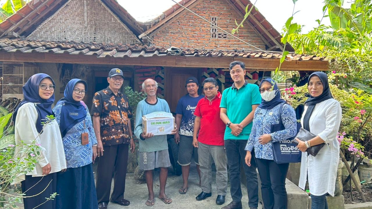 “SEJUK MAS “  KARANGDOWO BERSILATURAHMI PADA MASYARAKAT DENGAN BERBAGI SEDEKAH