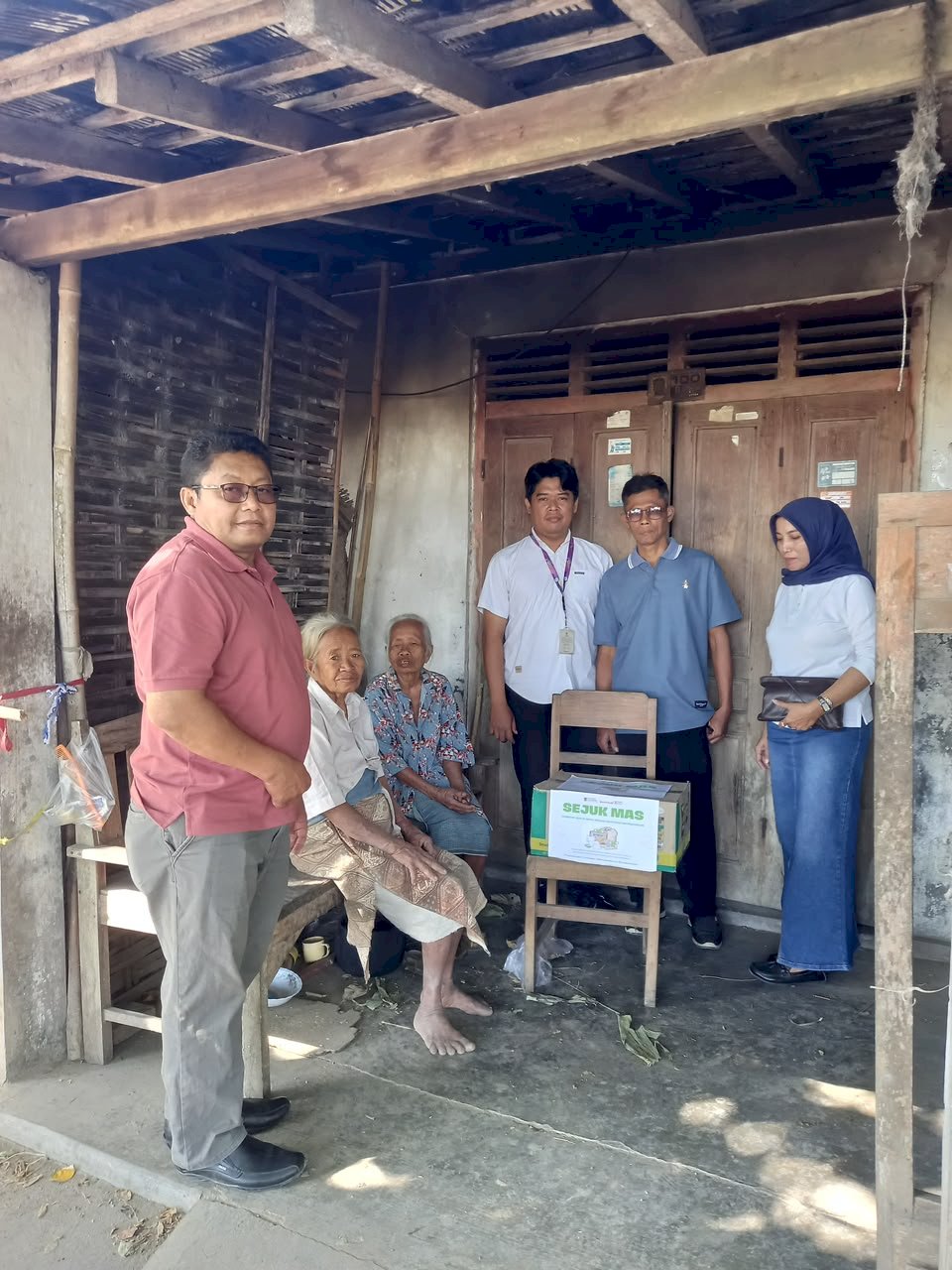 SEJUK MAS : SEMANGAT BERBAGI PADA MASYARAKAT DARI KECAMATAN KARANGDOWO KLATEN