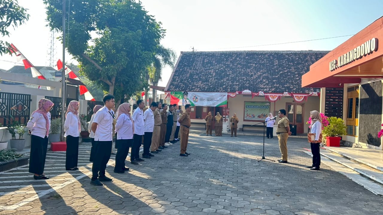 KEGIATAN RUTIN APEL PAGI KECAMATAN KARANGDOWO